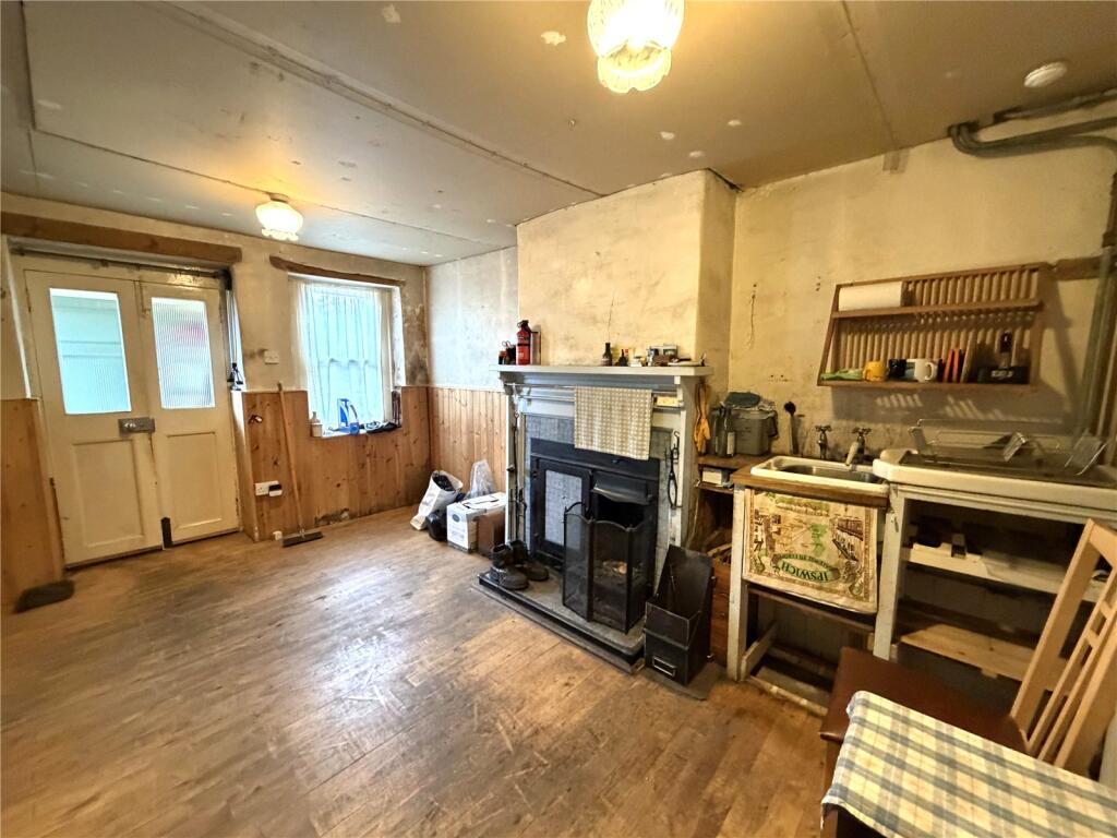 Thistle Cottage, High Street, Conon Bridge, Dingwall, IV7 photo 4
