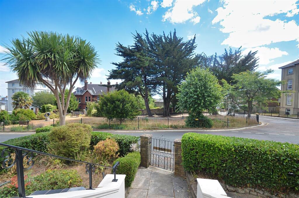 Apartment in Ryde, Oakfield - More