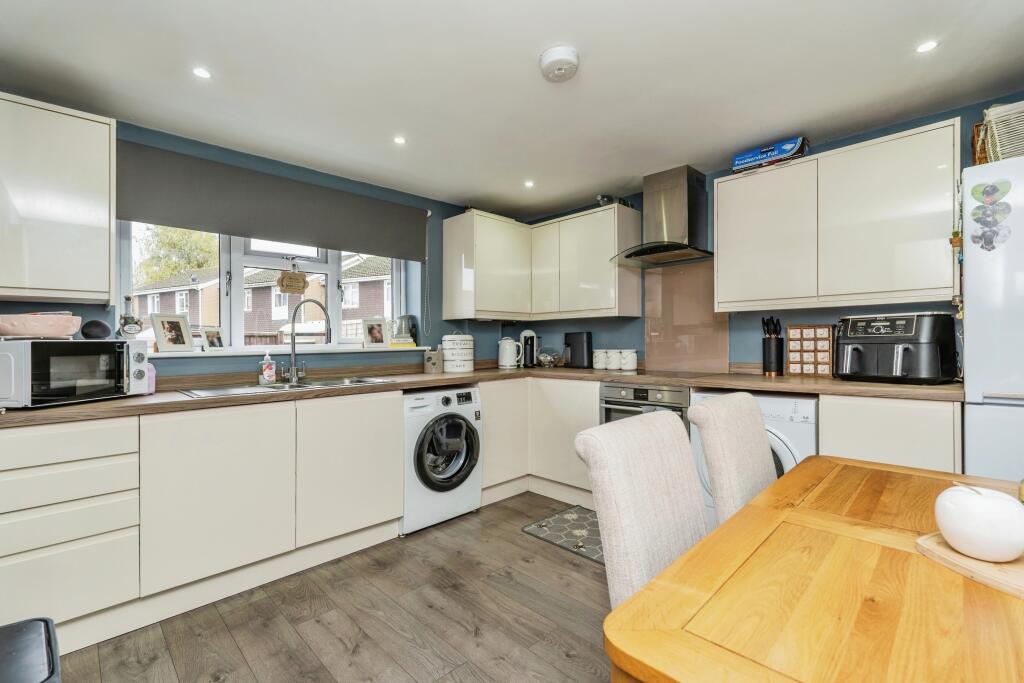 Burbush Close, Holbury, Southampton, Hampshire, SO45 photo 4