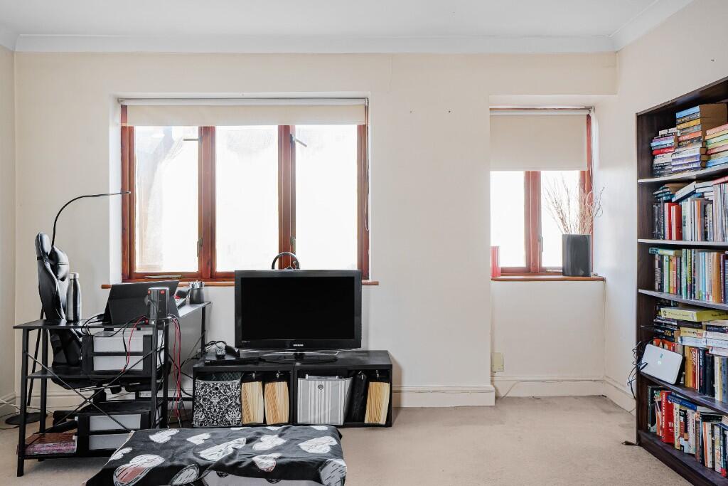 Claremont Grove, Woodford Green, Essex, IG8 photo 4
