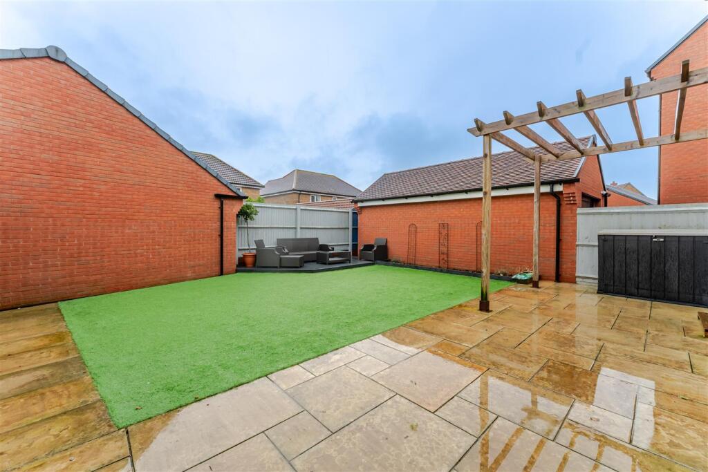 Quality detached four bedroom family home on the fringe of Yatton photo 2