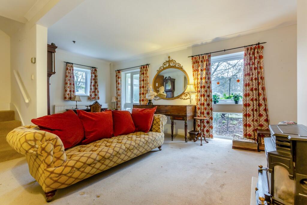 Estcote Road, Cirencester, Gloucestershire, GL7 photo 4