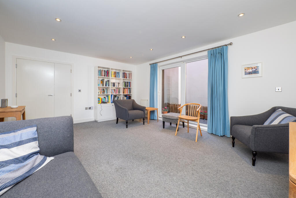 Apartment in Sutton - More