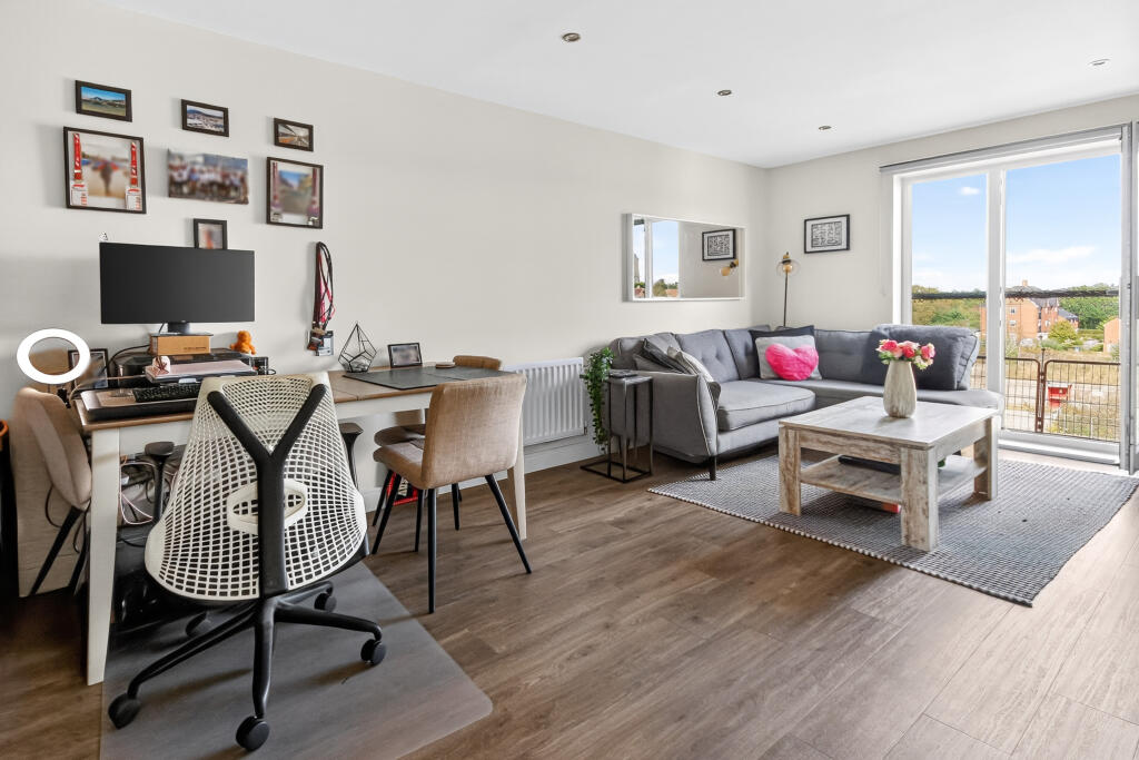 Apartment in Binfield, Jennetts Park, Temple Park - View 4