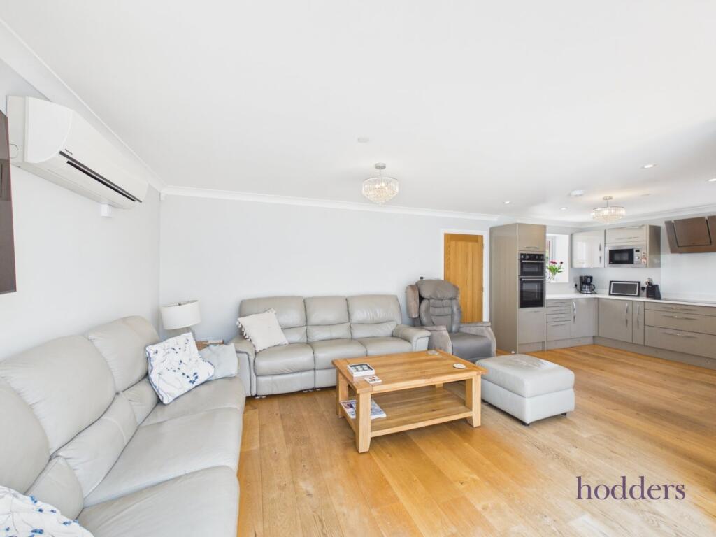 House in Runnymede, Addlestone - View 3