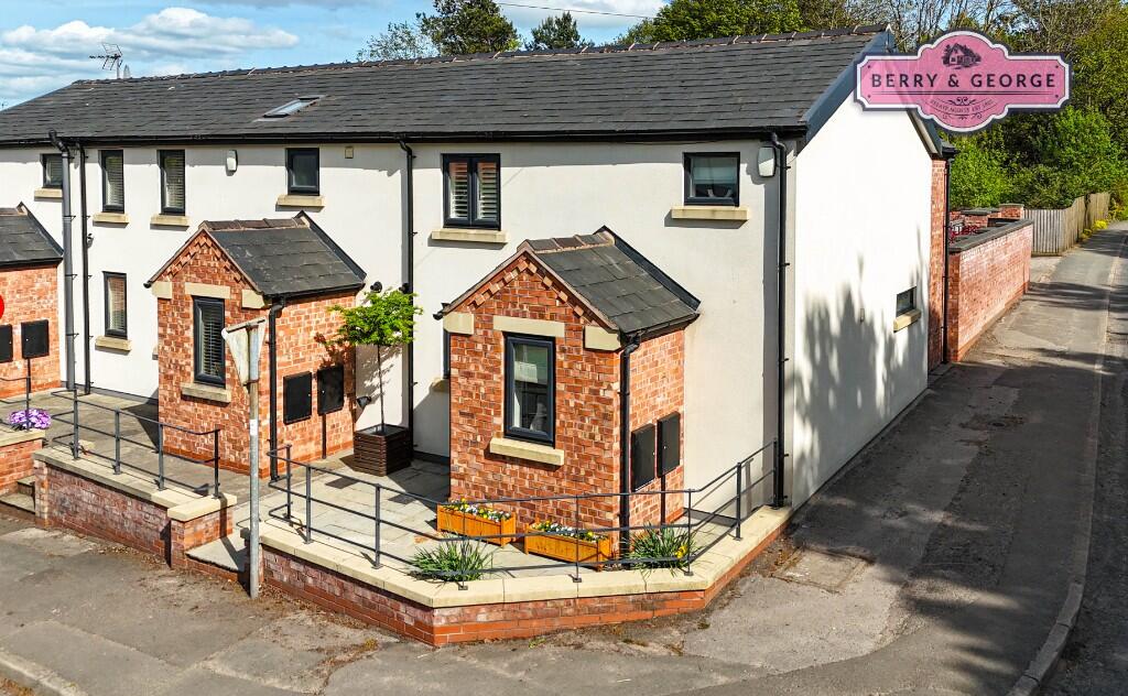 1 Crown Inn Cottages, Fingerpost Lane, Frodsham, Cheshire, WA6 8LA photo 4