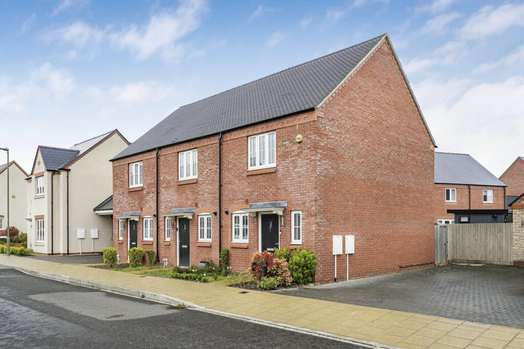 Main image of property: Richmond Road, Bicester, OX26