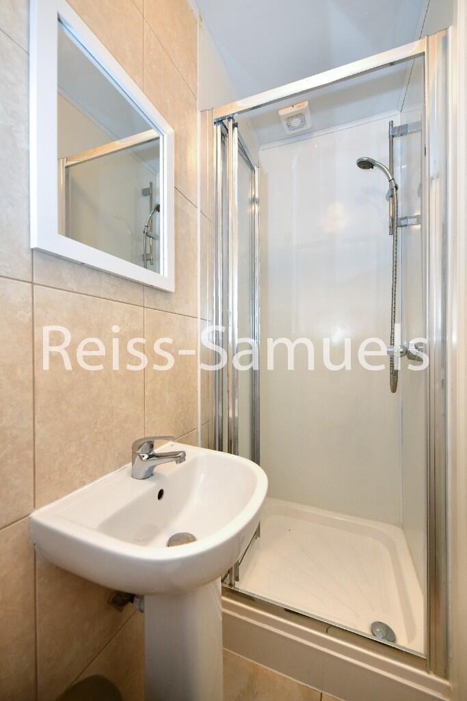 5 bedroom semi-detached house for rent