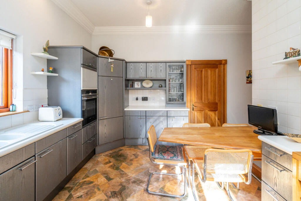 24 Midmar Drive, Edinburgh, EH10 photo 3