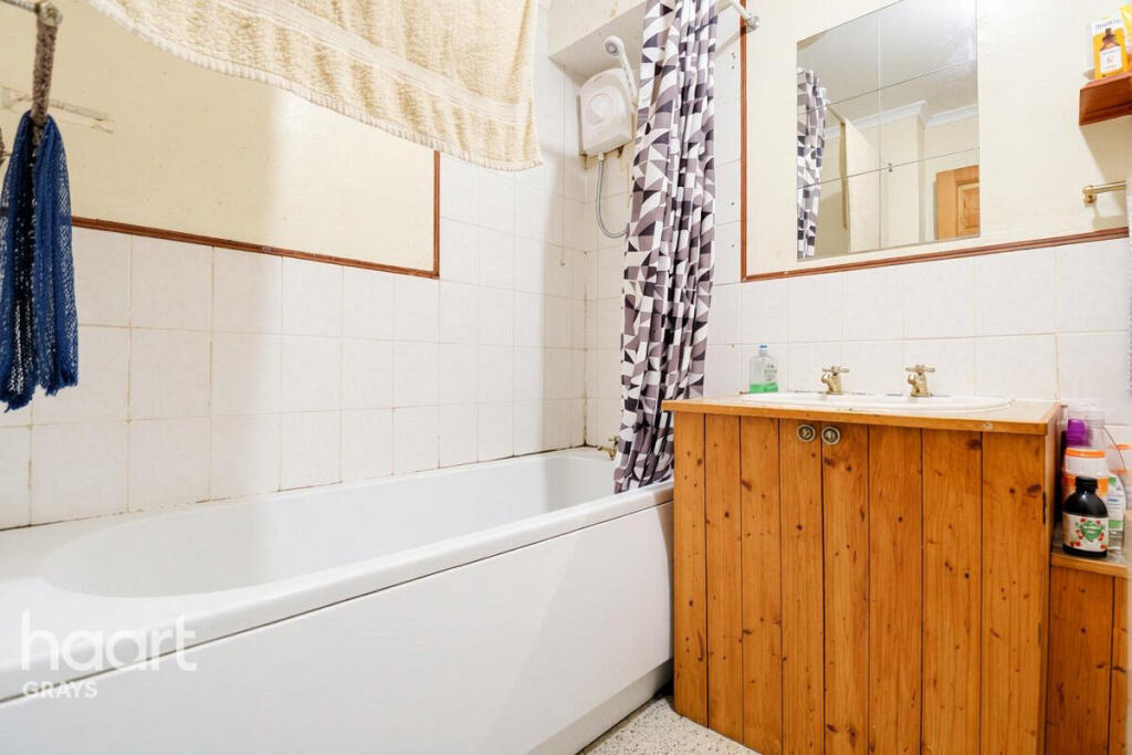 Apartment in Thurrock, Essex - More