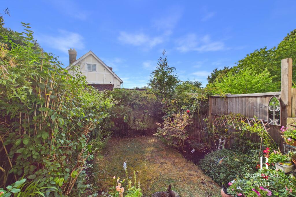 House in Sutton - View 4