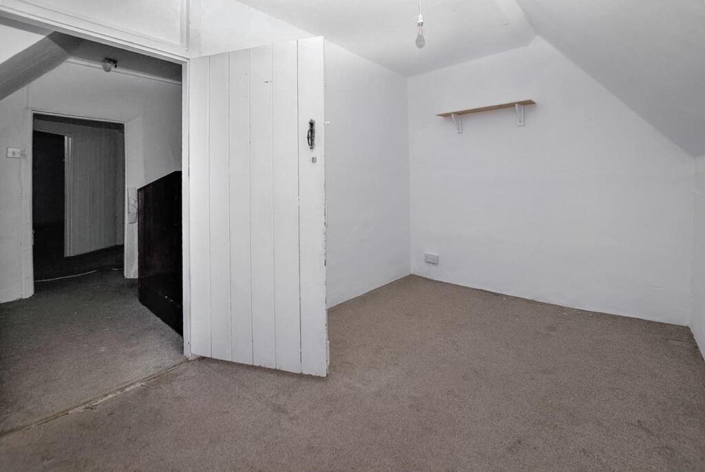 House in Gloucester - View 5