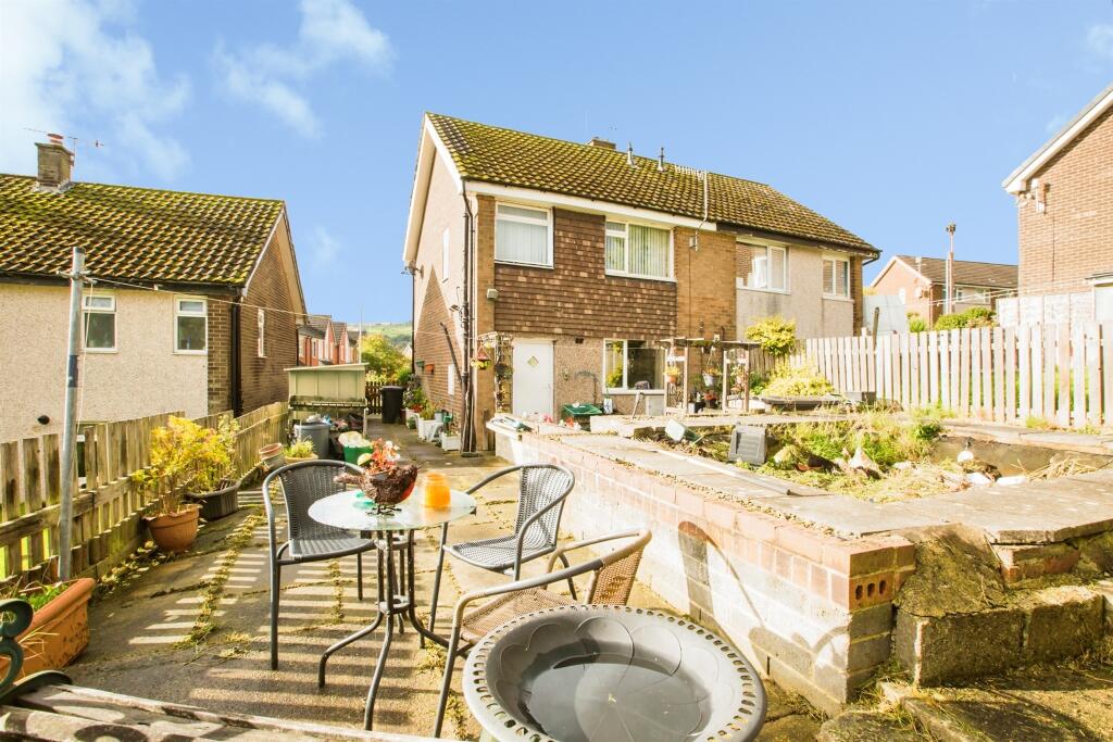 Hillside Avenue, Luddendenfoot, Halifax photo 3