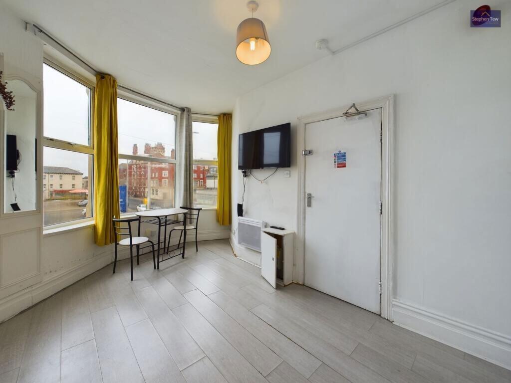 Studio flat on 203 Dickson Road, Blackpool , Blackpool, Lancashire, FY1 2HQ, £20,000