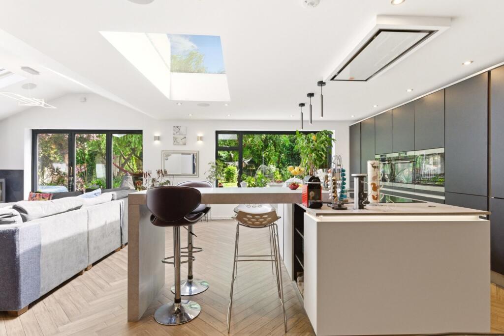 St. Vincent Drive, St. Albans, Hertfordshire, AL1 - More