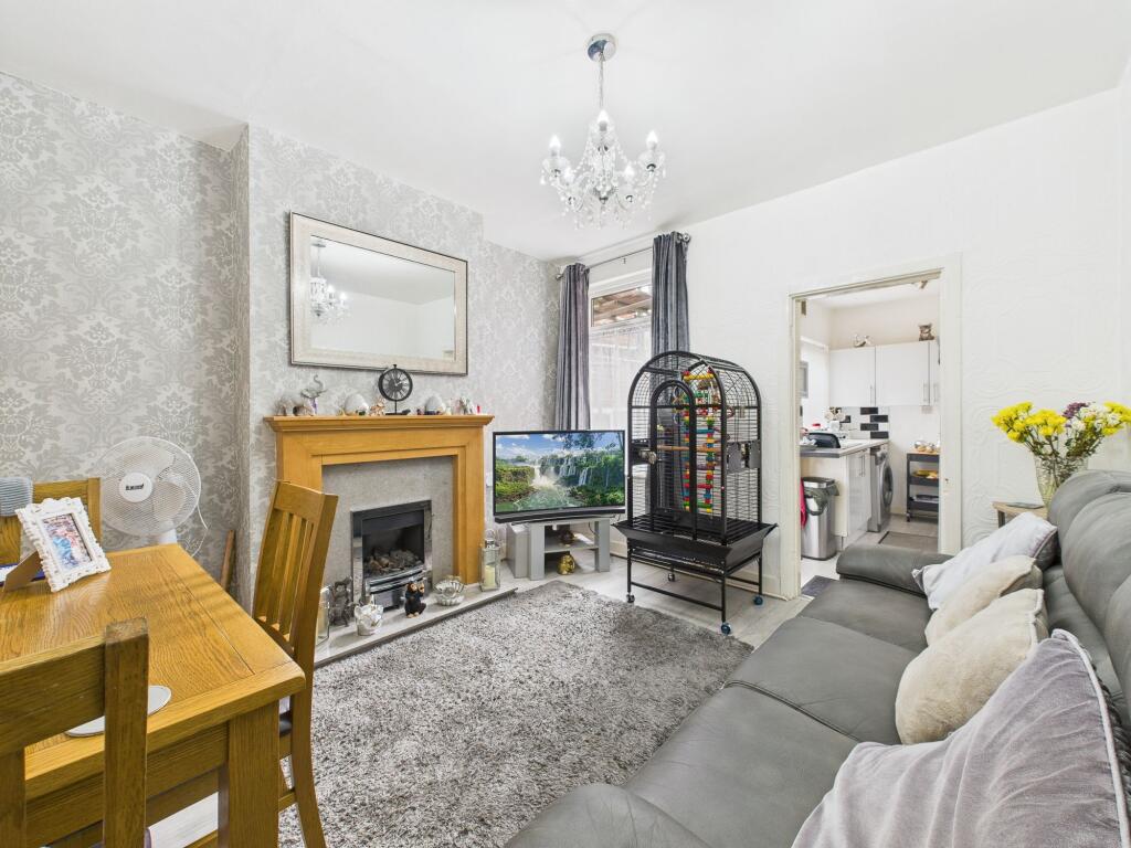House in Nottingham, Nottinghamshire - View 4