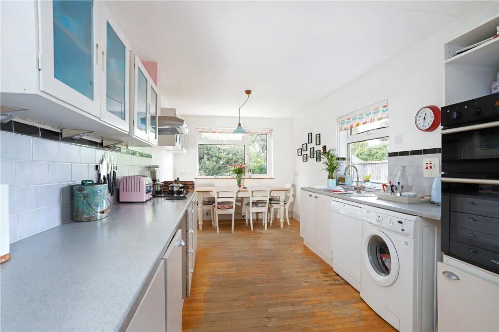 Weydon Hill Road, Farnham, GU9 photo 3