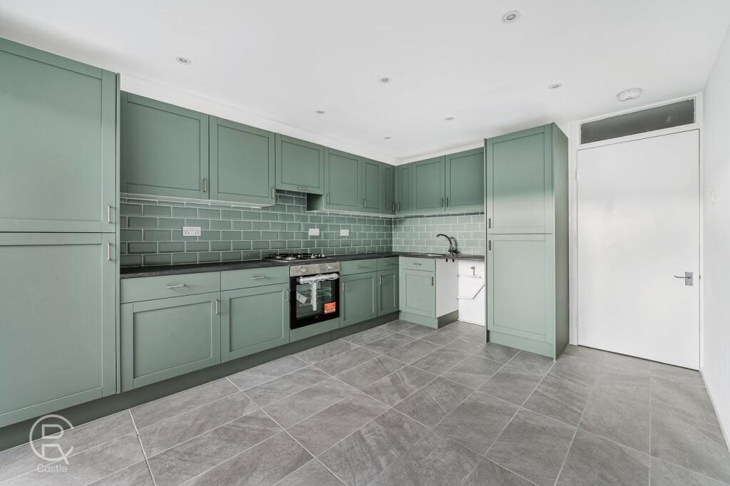House in London, Pilgrim Estate, Hanwell - View 2