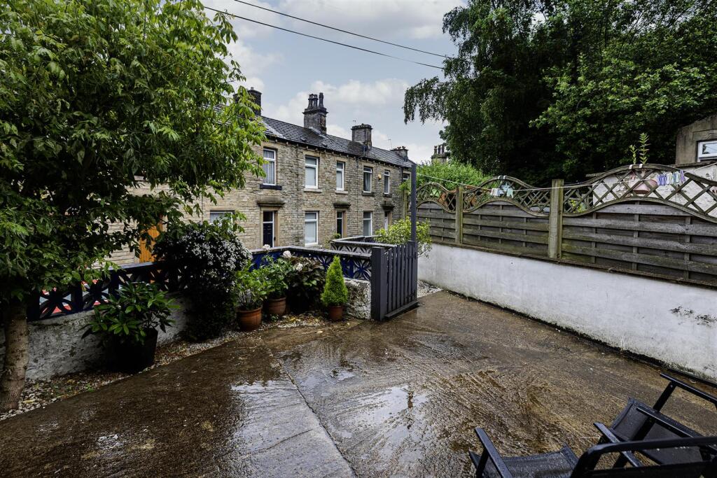 Scar Lane, Milnsbridge, Huddersfield photo 4