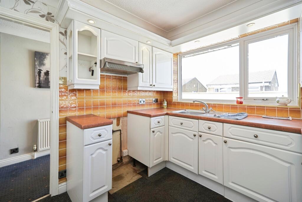 House in Bradford, Thwaites Brow, Keighley - View 6