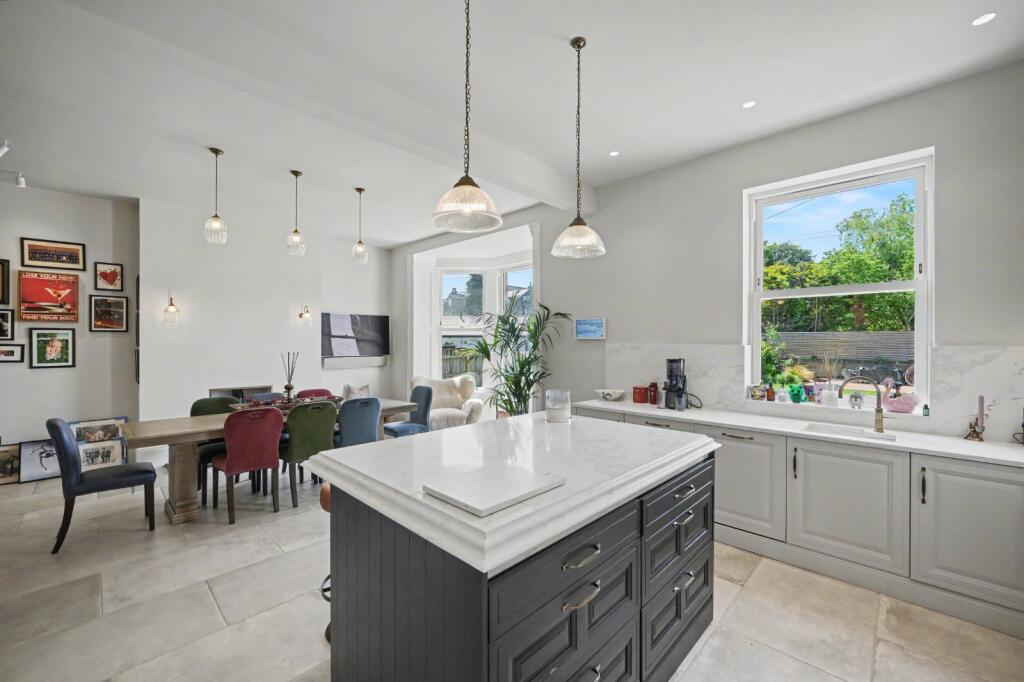 House in North Yorkshire, Harrogate - View 5