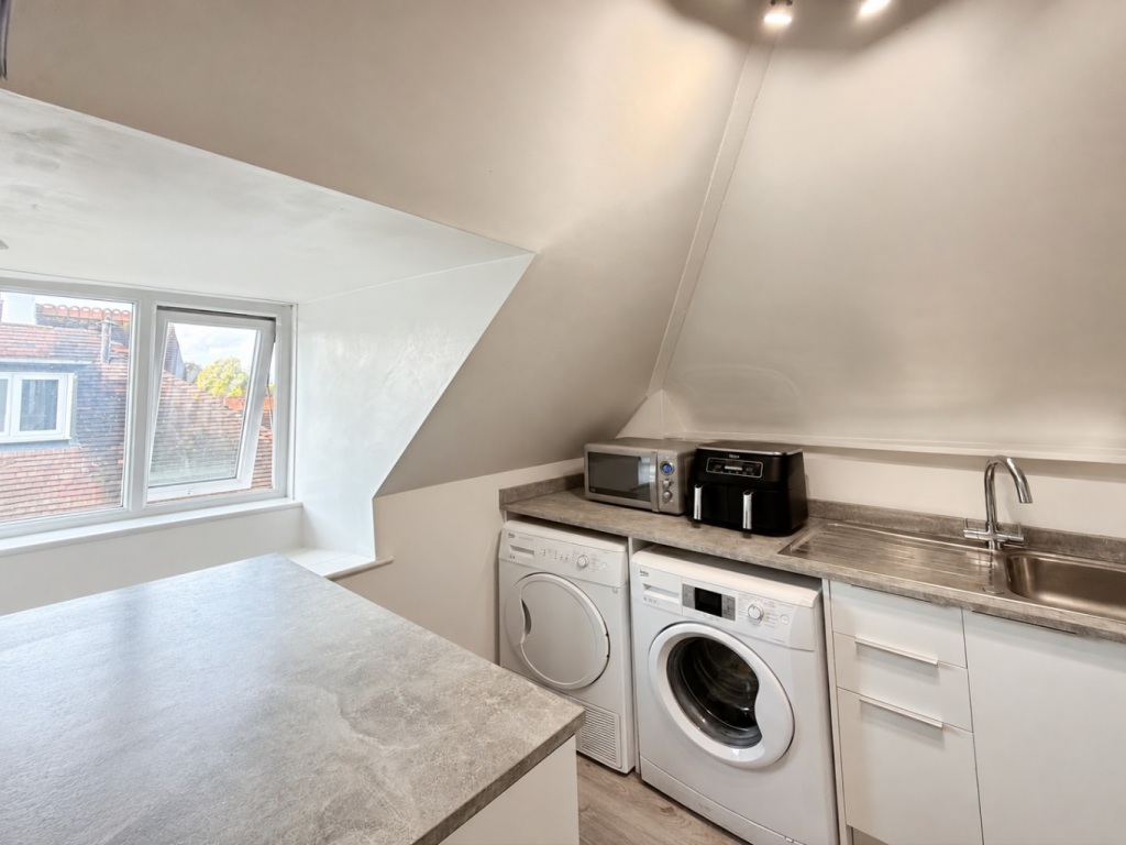Apartment in Maidenhead, Furze Platt - More