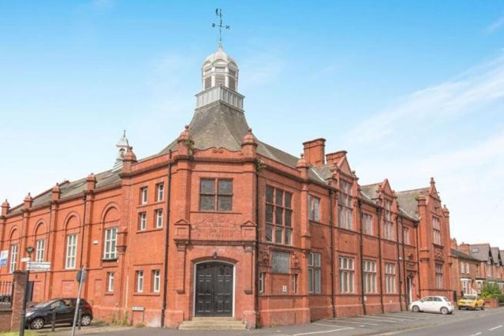 1-bed flat on London Road, Northwich, CW9, £110,000