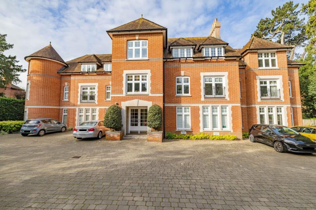Main image of property: 38 New Dover Road, Canterbury, CT1