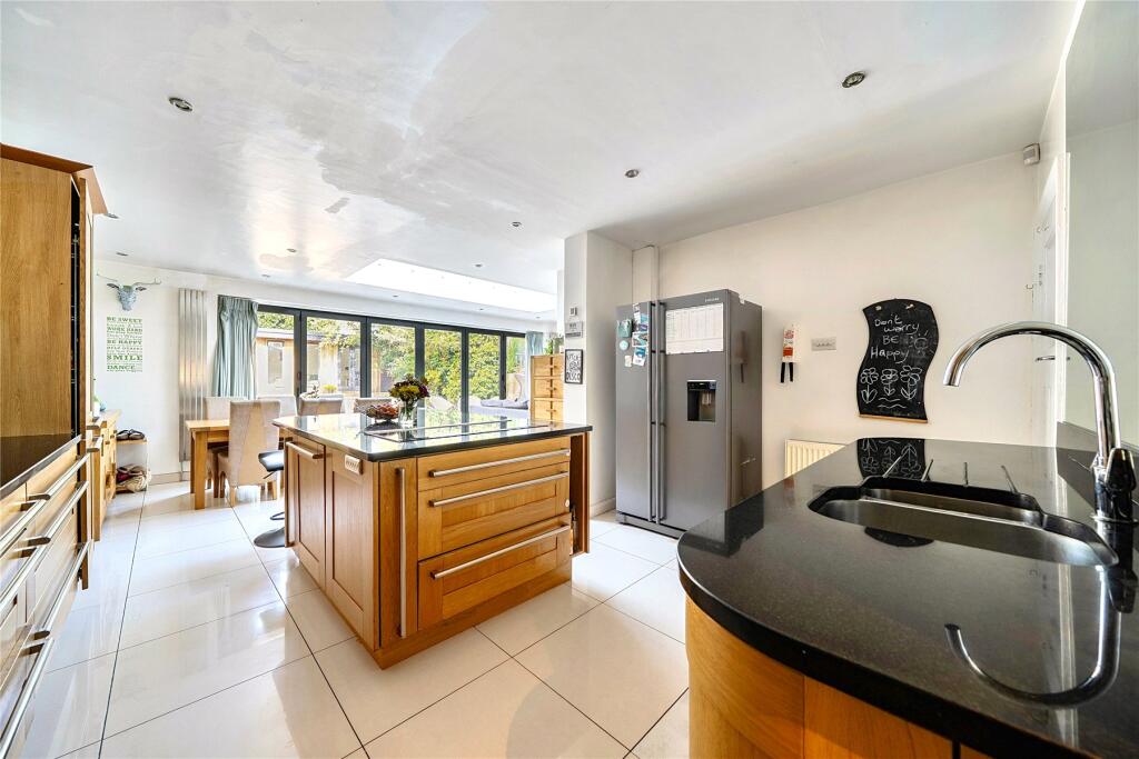 House in London, Royal Borough of Kingston upon Thames - More