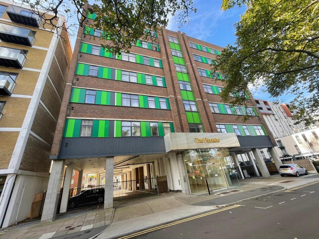 Main image of property: 59 Victoria Avenue, Southend-On-Sea