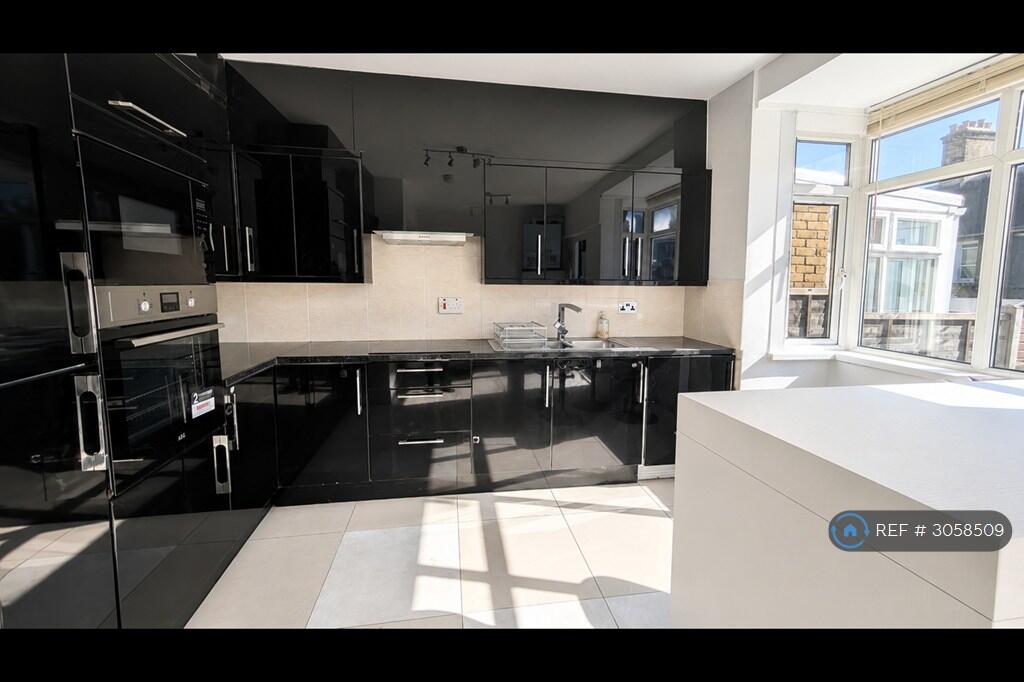 House in London - View 5
