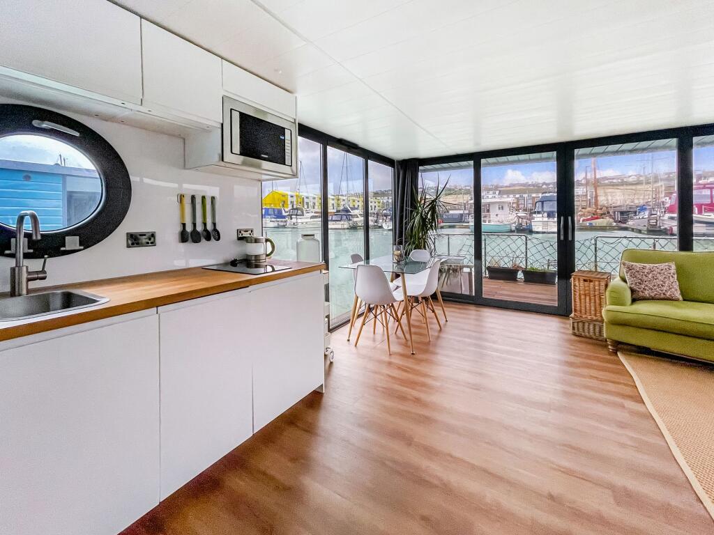 Apartment in Brighton - View 3