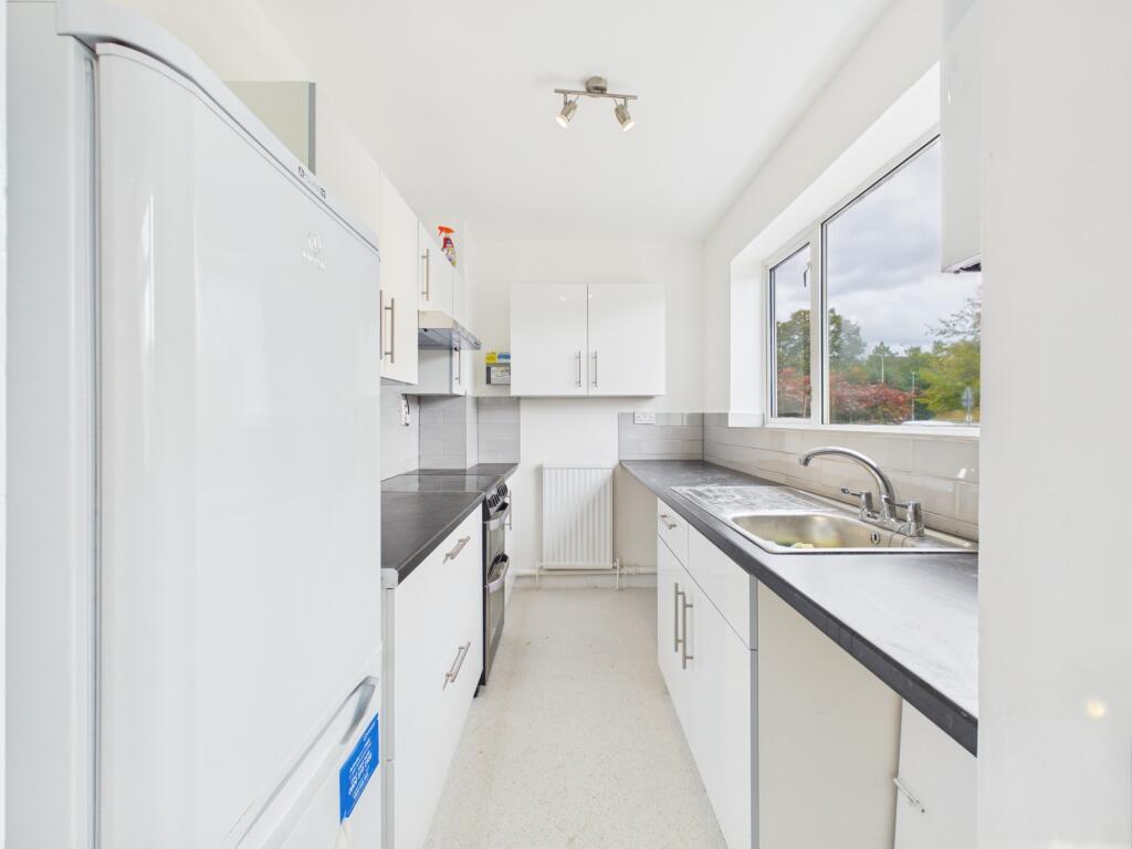 Lower Elmstone Drive, Tilehurst, Reading, RG31 photo 3
