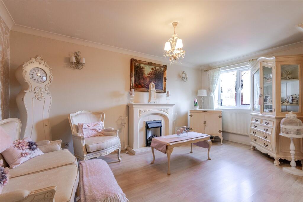 Childs Avenue, Harefield, Uxbridge, UB9 photo 2