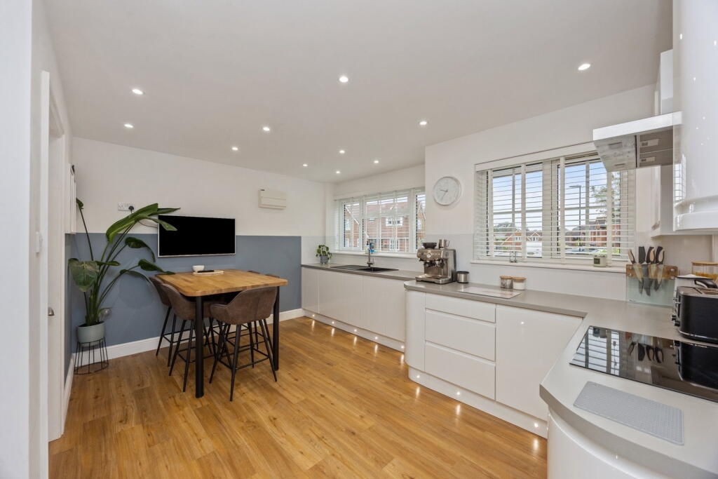 Folders Close, Burgess Hill, RH15 0TA photo 4