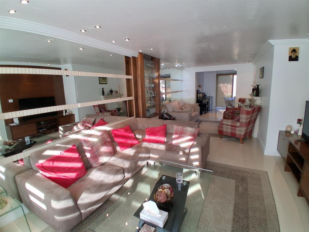 House in London - View 2