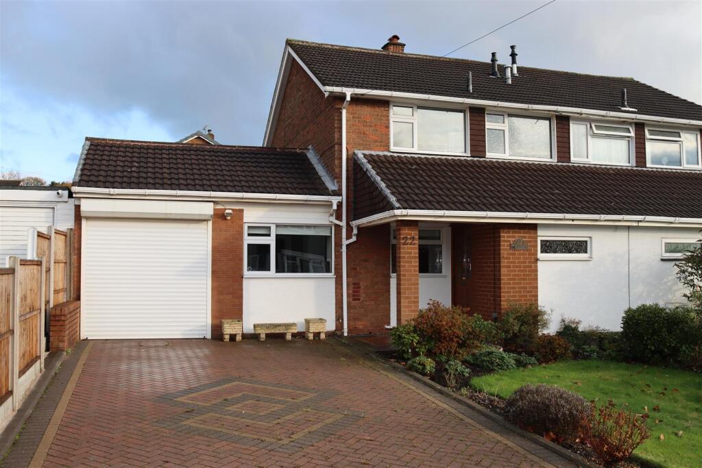 3-bed semi-detached on Walmer Meadow, Aldridge, £309,950