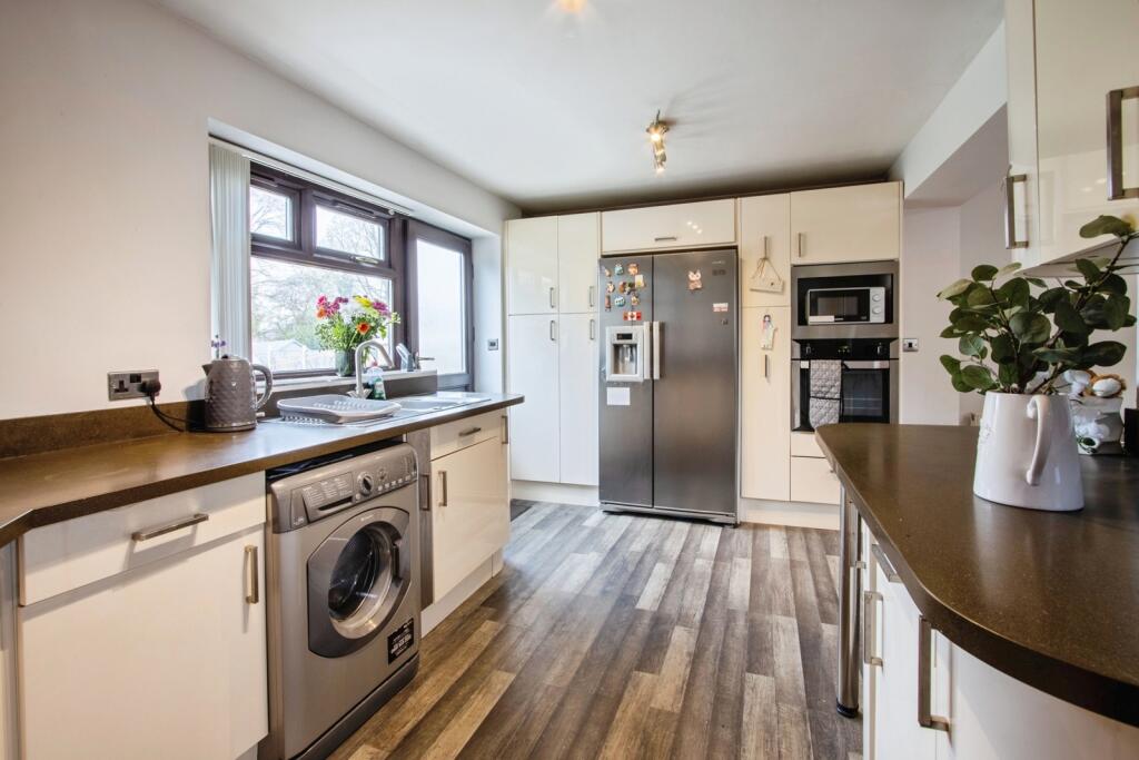 House in Leeds, Upper Green, Morley - View 3