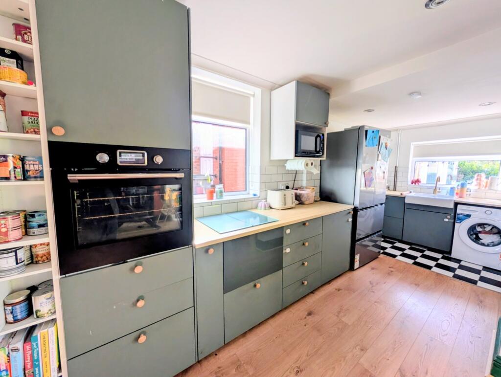 House in Stoke-on-Trent - View 3
