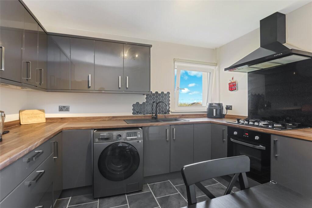 Apartment in Motherwell, South Lanarkshire - View 4
