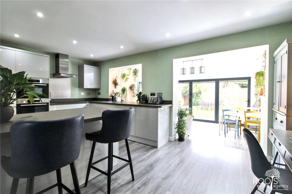 Barley Close, Thatcham, Berkshire, RG19 photo 3
