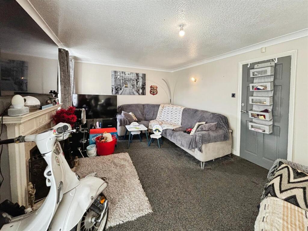 House in Bradford, West Bowling, Wibsey - View 6