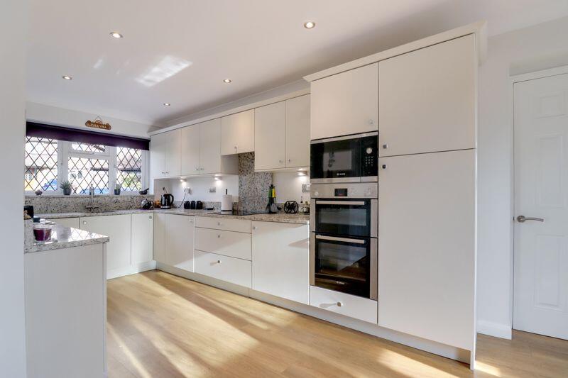 Hawkes Leap, Windlesham photo 3