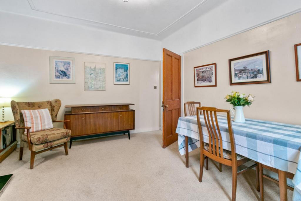 House in Glasgow, Waverley Park, Langside - View 4
