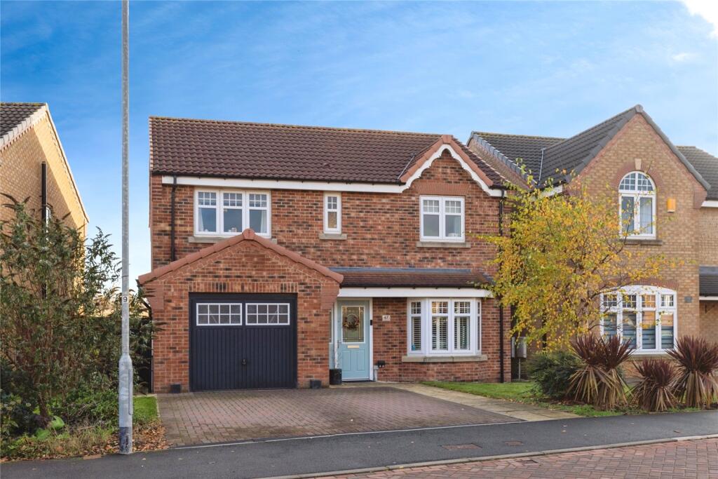 4-bed detached on Amberwood Chase, DEWSBURY, West Yorkshire, WF12, £360,000