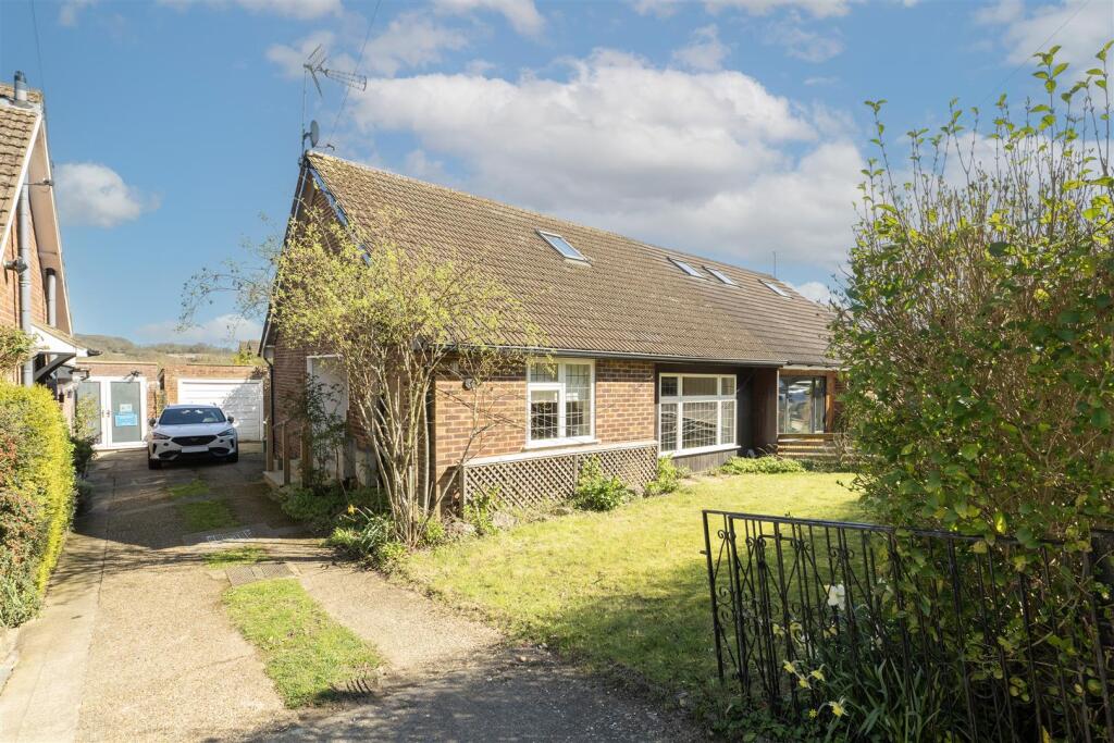 Main image of property: Moorland Road, Harpenden