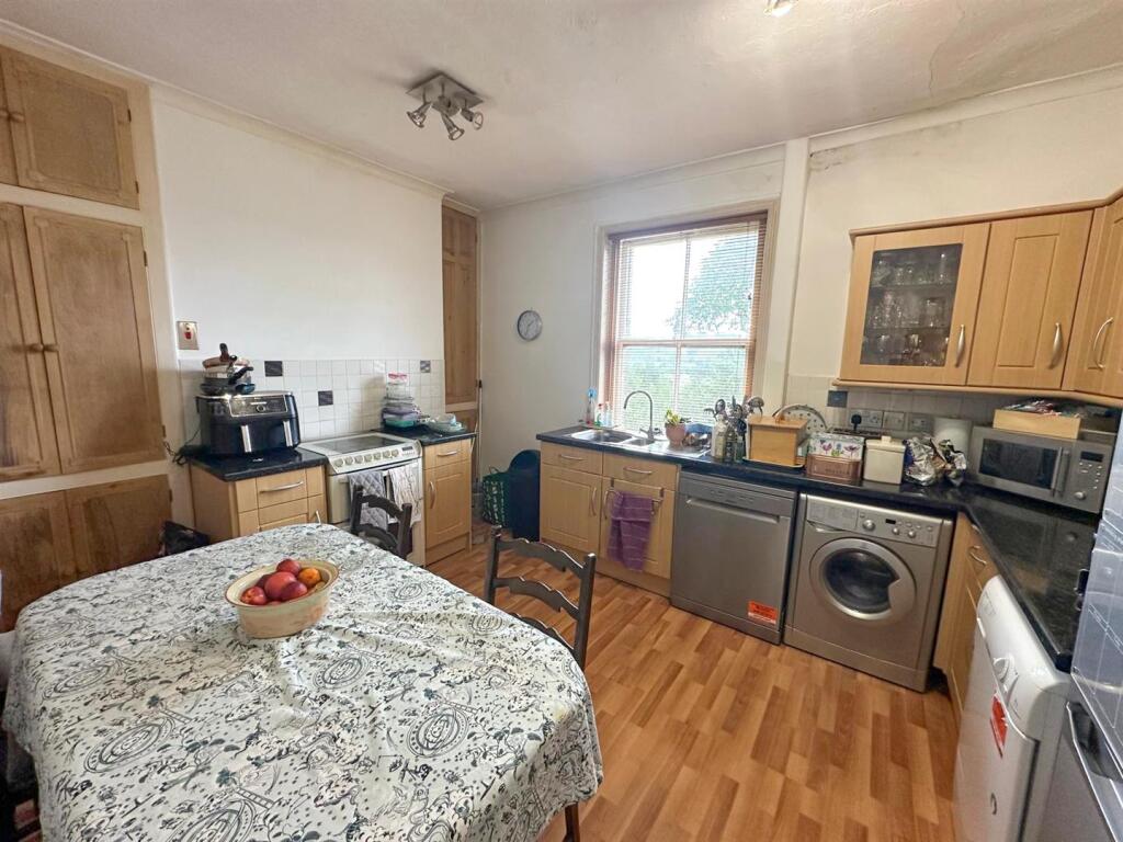 House in Bradford, Steeton with Eastburn - View 2