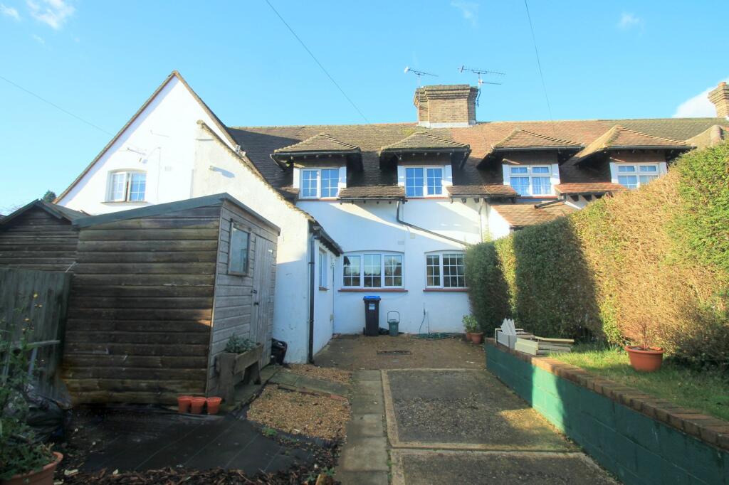 Main image of property: 3 bedroom Terraced House in Woldingham