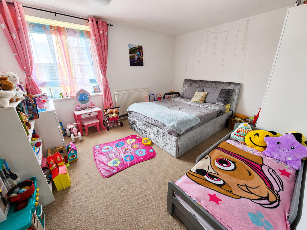 Apartment in Adur, West Sussex - More