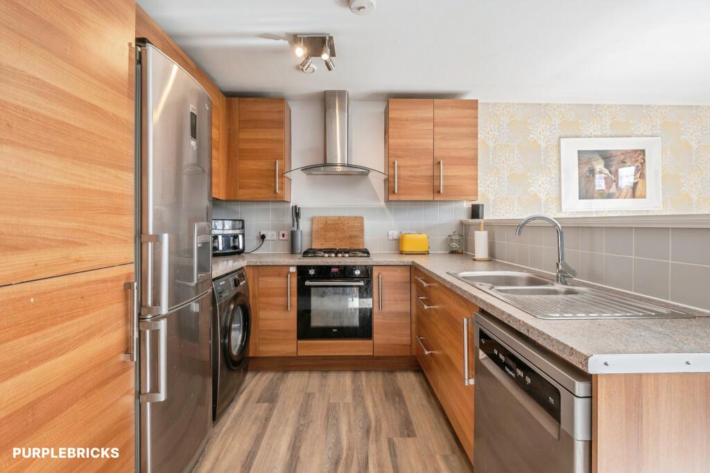 Pelman Way, Epsom, KT19 photo 2